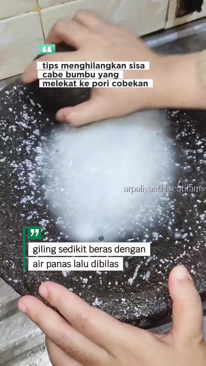 Tak bisa hilang cuma dengan sabun, ini trik jitu mengatasi sisa bumbu cabai yang menempel di cobek