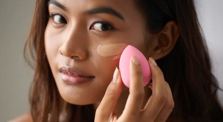 6 Rekomendasi foundation murah terbaik untuk semua jenis kulit, pilihan aman, ringan, dan tahan lama