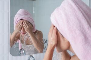 10 Pencuci wajah untuk mengecilkan pori-pori harga di bawah Rp 150 ribu