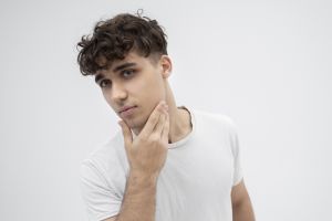 10 Skincare cowok untuk kulit kering dan bruntusan harga di bawah Rp 100 ribu