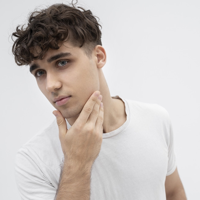 10 Skincare cowok untuk kulit kering dan bruntusan harga di bawah Rp 100 ribu