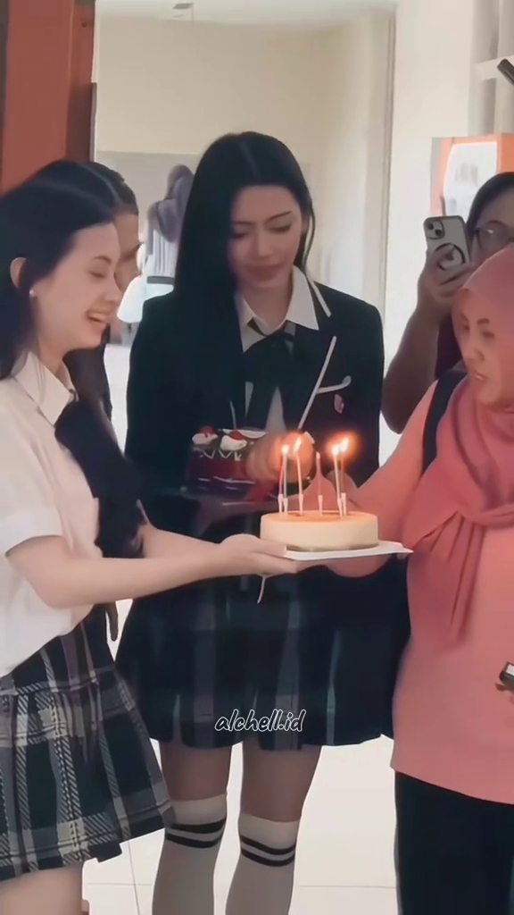 Rayakan ulang tahun ke-29, Aliando dapat kejutan istimewa dari Richelle Skornicki, intip 9 potretnya