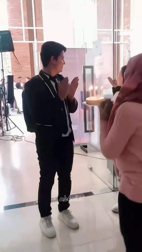 Rayakan ulang tahun ke-29, Aliando dapat kejutan istimewa dari Richelle Skornicki, intip 9 potretnya