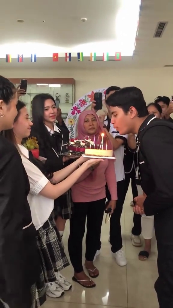 Rayakan ulang tahun ke-29, Aliando dapat kejutan istimewa dari Richelle Skornicki, intip 9 potretnya