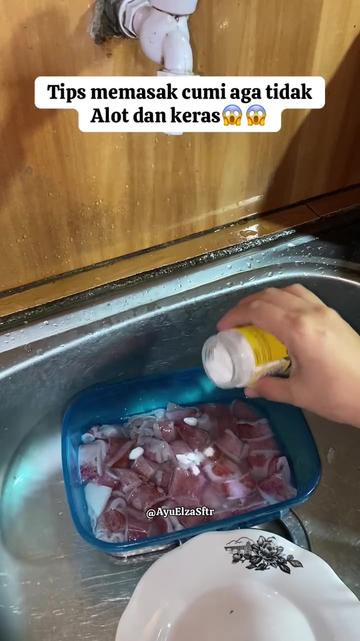 Rahasia cumi bisa empuk dan antialot saat dimasak, cukup rendam dengan 1 bahan dapur ini dalam 2 menit