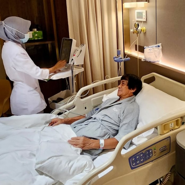 Alami gejala pusing, 9 potret Kak Seto dirawat di rumah sakit karena stroke ringan di usia 74 tahun