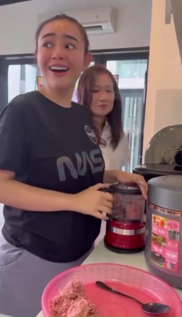 Kesayangan mama mertua, 9  momen Amanda Manopo masak ayam angkak bareng ibunda Kenny Austin