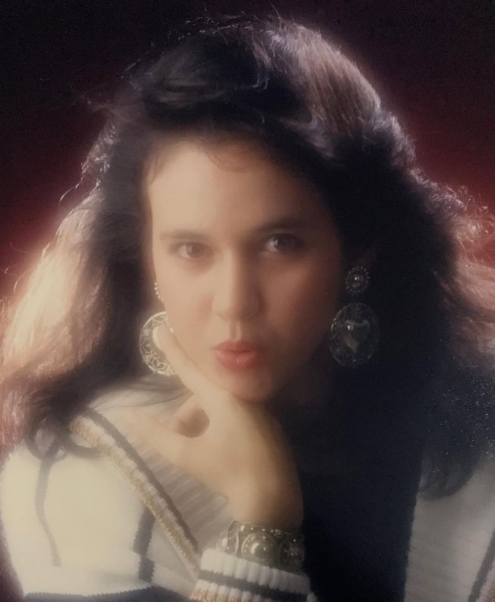 Finalis Gadis Sampul tahun 1988 ini ternyata adik ipar Sarah Azhari, intip 9 potret lawasnya