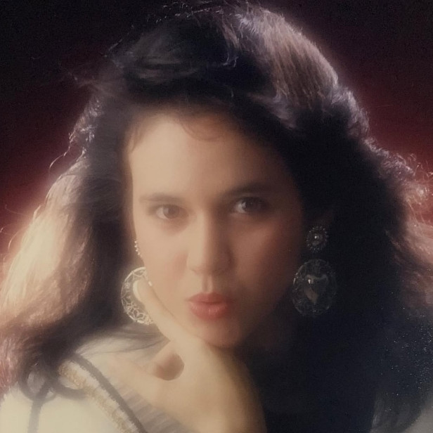 Finalis Gadis Sampul tahun 1988 ini ternyata adik ipar Sarah Azhari, intip 9 potret lawasnya