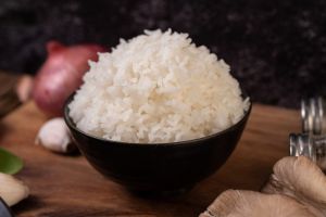 Bukan direbus, ini cara praktis masak nasi biar hemat gas dan hasilnya pulen tanpa rice cooker