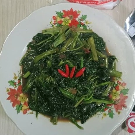 9 Resep tumis kangkung gurih, manis, dan pedas untuk masak cepat tapi rasa tetap enak
