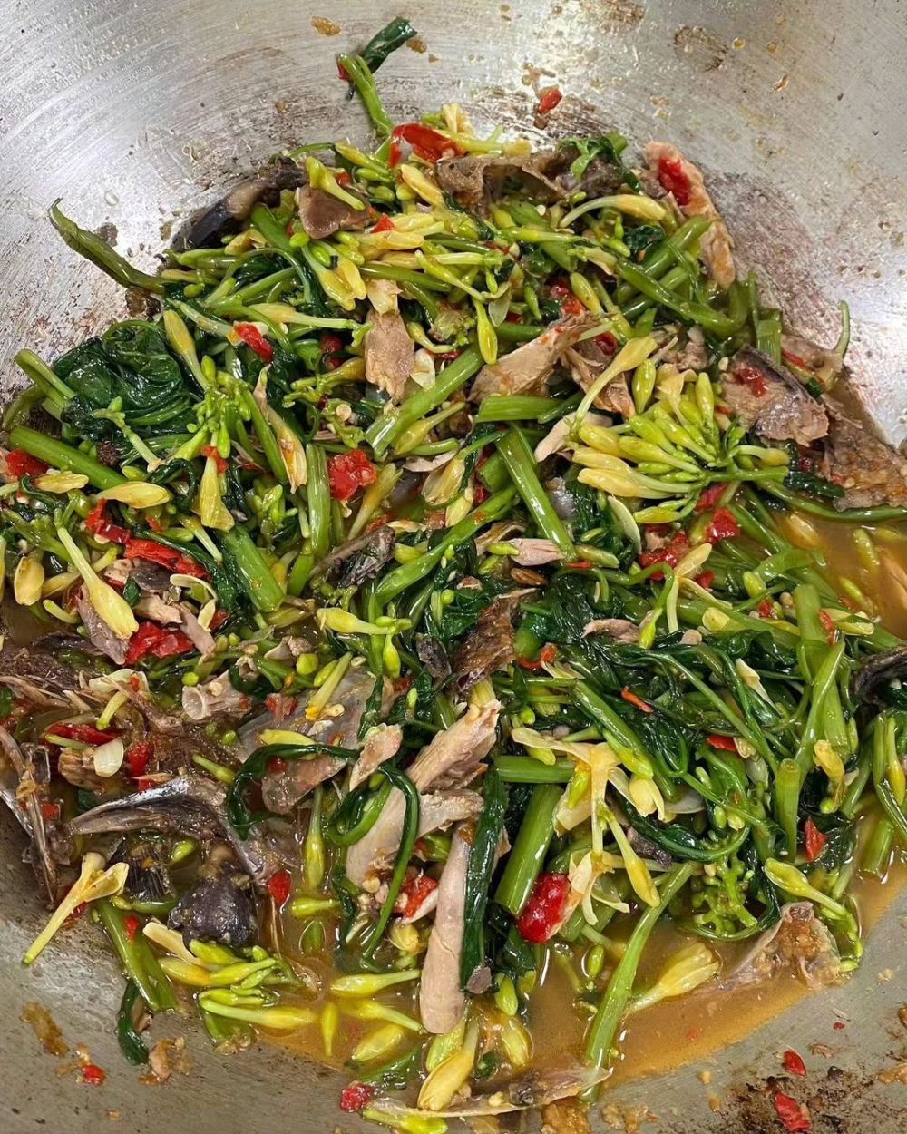 9 Resep tumis kangkung gurih, manis, dan pedas untuk masak cepat tapi rasa tetap enak
