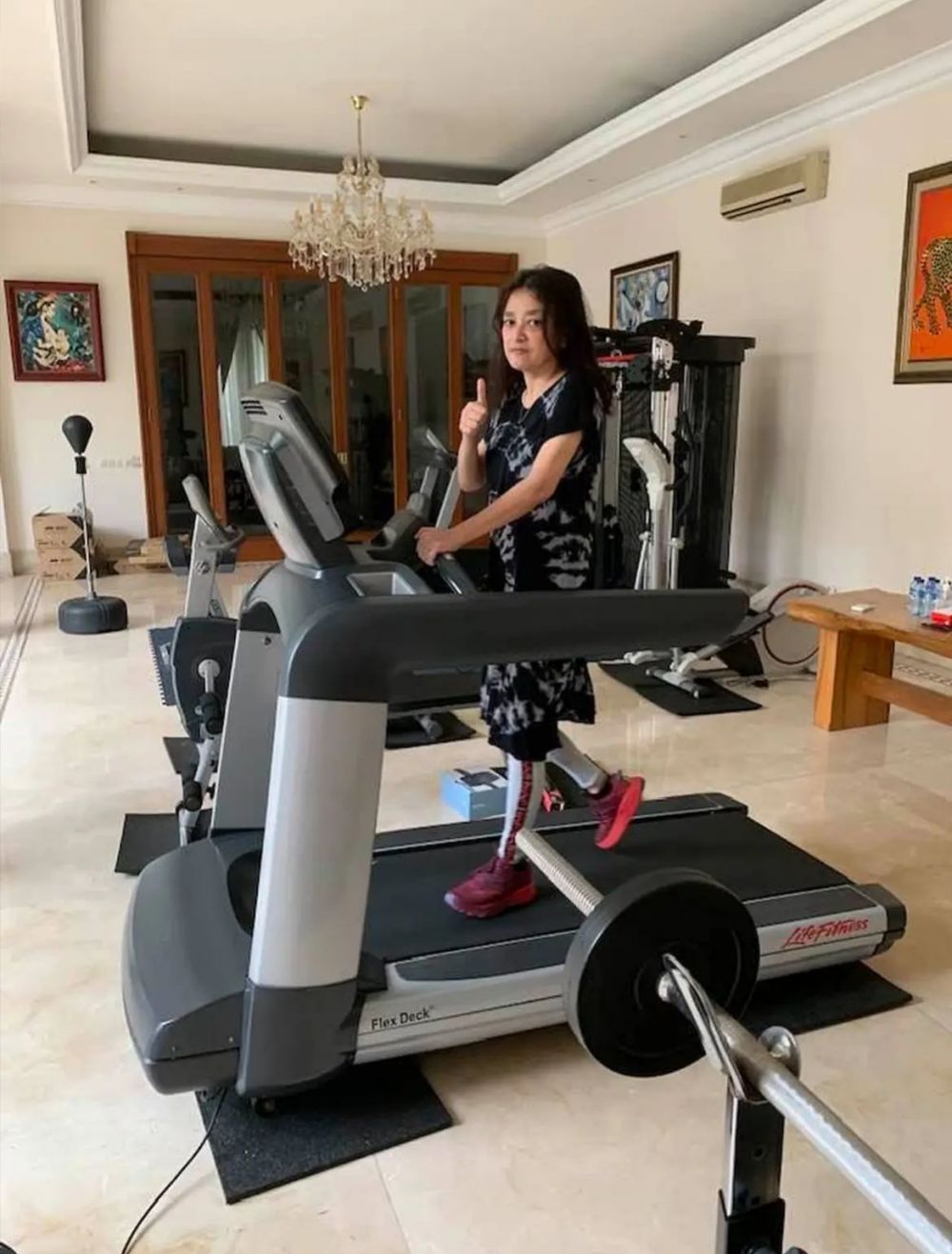 Gaya hidupnya bersahaja, 7 gaya sederhana Ida Yulidina istri Menkeu Purbaya saat di rumah