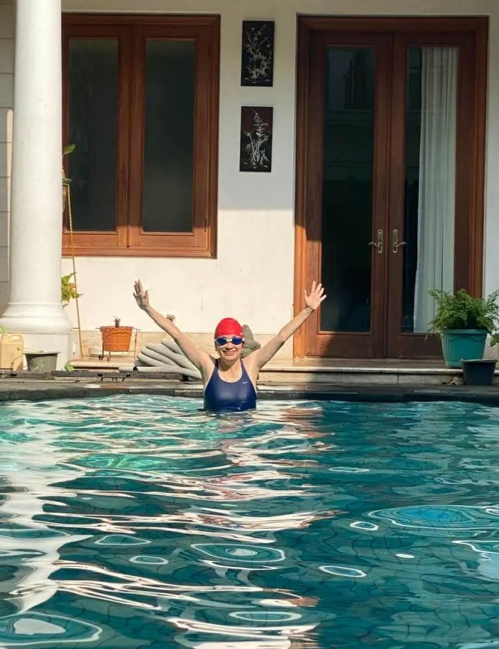 Gaya hidupnya bersahaja, 7 gaya sederhana Ida Yulidina istri Menkeu Purbaya saat di rumah