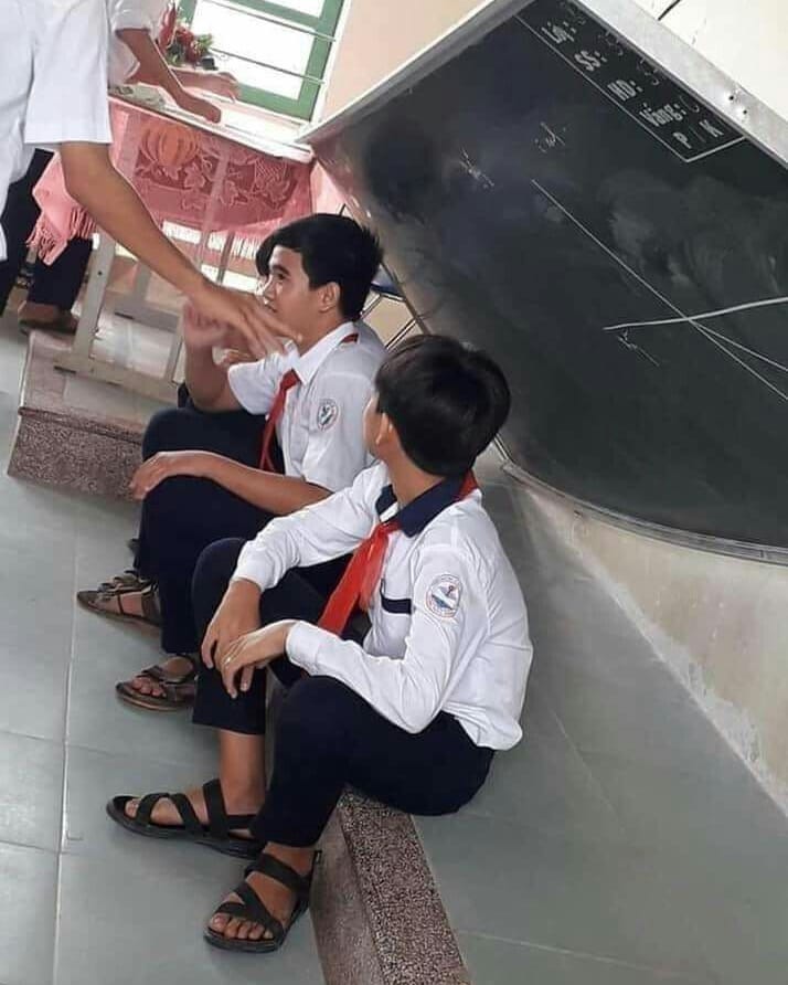 11 Momen apes sebelum orang jatuh, bikin deg-degan tapi susah nahan ketawa