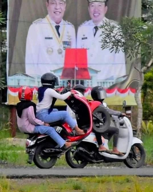 11 Momen apes sebelum orang jatuh, bikin deg-degan tapi susah nahan ketawa