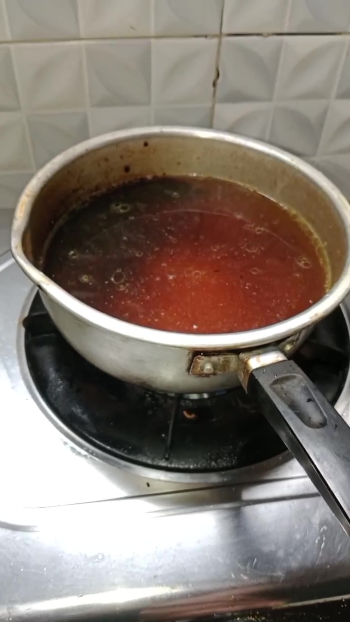 Cuma pakai 1 bahan dapur ini, membersihkan kerak gosong di panci jadi lebih effortless dan hemat waktu