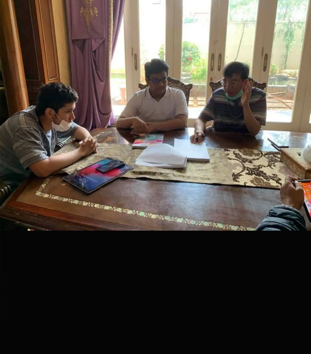 9 Potret rumah Ida Yulidina dan Menkeu Purbaya, mewah dua lantai, punya spot gym pribadi