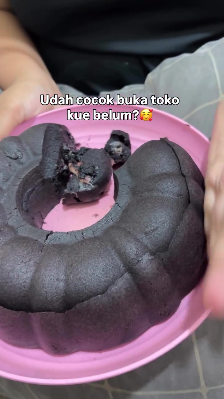 Terlihat lezat, bolu ketan buatan wanita ini ternyata punya tekstur bak batu, ketahui penyebabnya