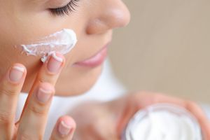 10 Rekomendasi skincare tanpa merkuri aman untuk kulit sensitif