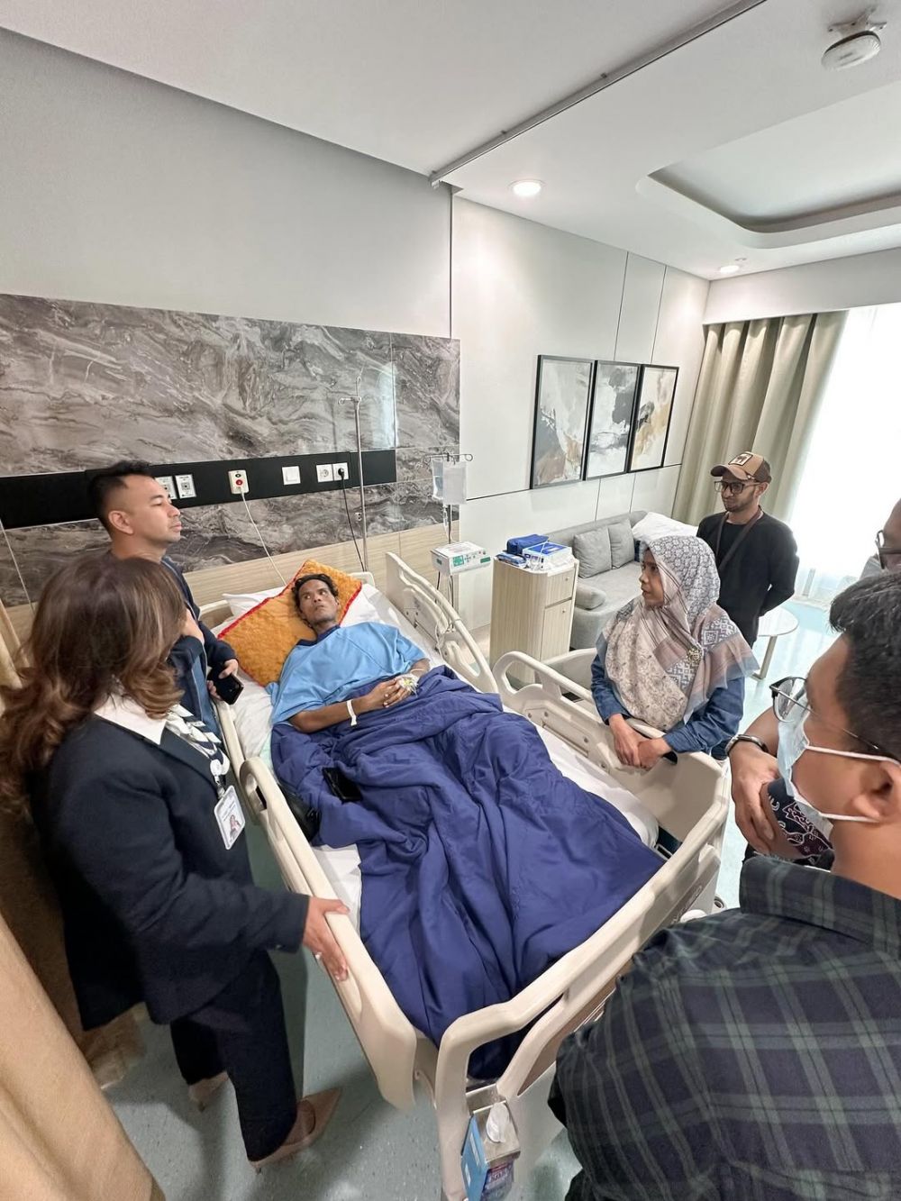 Raffi Ahmad tanggung biaya pengobatan dan rumah sakit, ini 9 potret Fahmi BO dirawat kamar VIP