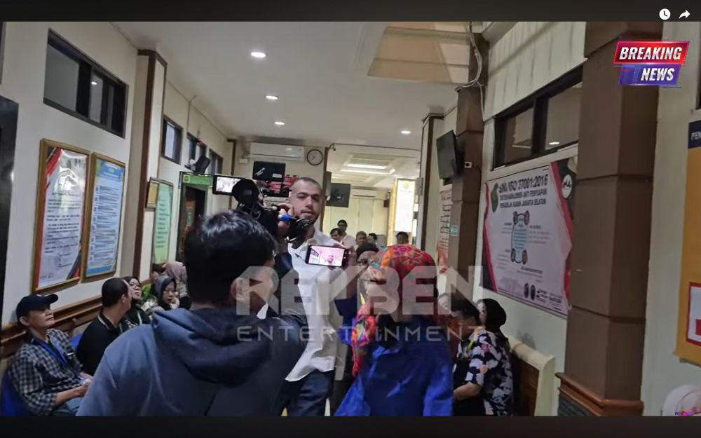 7 Potret Ahmad Assegaf hadiri sidang pembuktian cerai, penampilan yang terlihat kurus jadi omongan