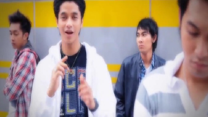 Dikenal aktor top, Adly Fairuz ternyata pernah jadi vokalis grup band, ini 9 potret lawasnya