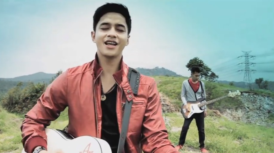 Dikenal aktor top, Adly Fairuz ternyata pernah jadi vokalis grup band, ini 9 potret lawasnya