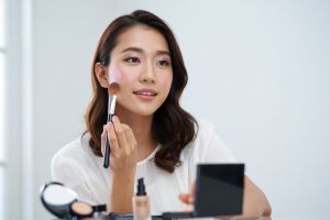 Mau makeup look natural tapi mewah? Ini rekomendasi produk yang wajib kamu punya