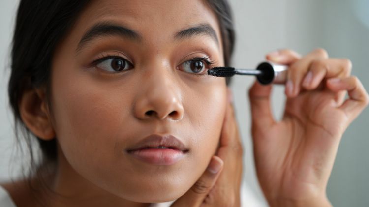 10 Rekomendasi maskara waterproof di bawah Rp100 ribu, bikin bulu mata lentik seharian