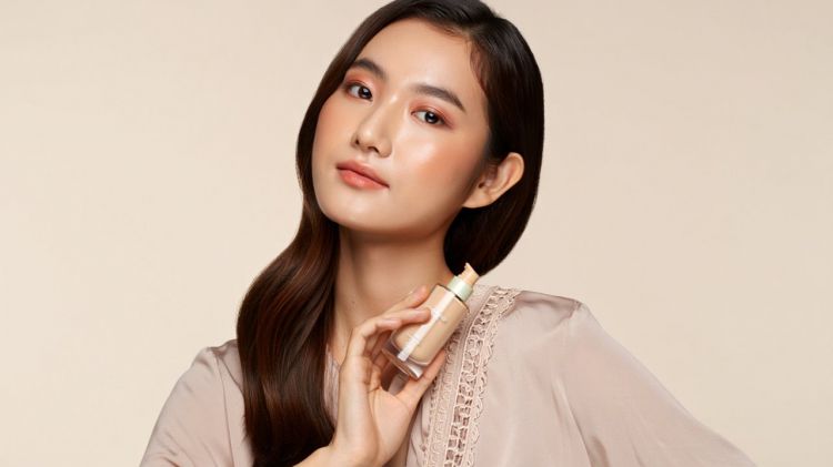 10 Rekomendasi produk makeup yang bikin kulit cerah seketika, glowing tanpa ribet