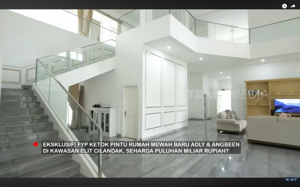 9 Potret rumah Adly Fairuz dan Angbeen Rish, hunian baru belum setahun ditempati kini putuskan pisah