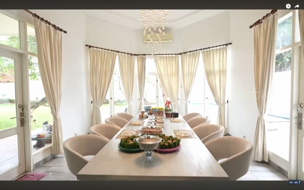 9 Potret rumah Adly Fairuz dan Angbeen Rish, hunian baru belum setahun ditempati kini putuskan pisah