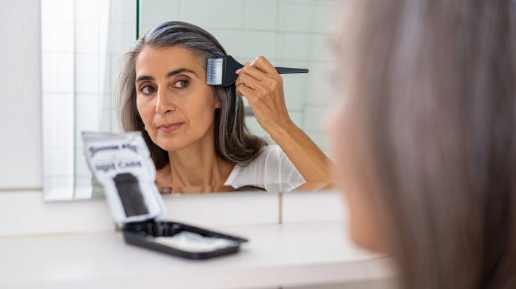 Cara ajaib balikin rambut uban jadi hitam cuma dengan 1 jenis biji-bijian, auto legam