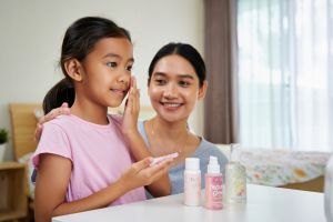 Kulit anak bisa sehat sejak dini, ini 17 skincare aman buat anak 10 tahun yang bikin kulit cerah