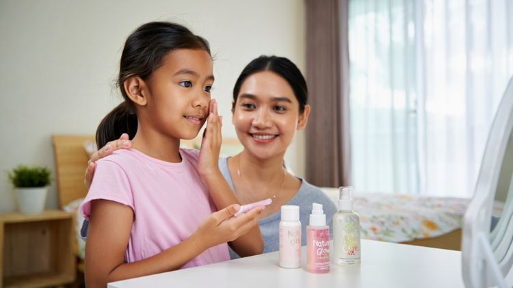 Kulit anak bisa sehat sejak dini, ini 17 skincare aman buat anak 10 tahun yang bikin kulit cerah