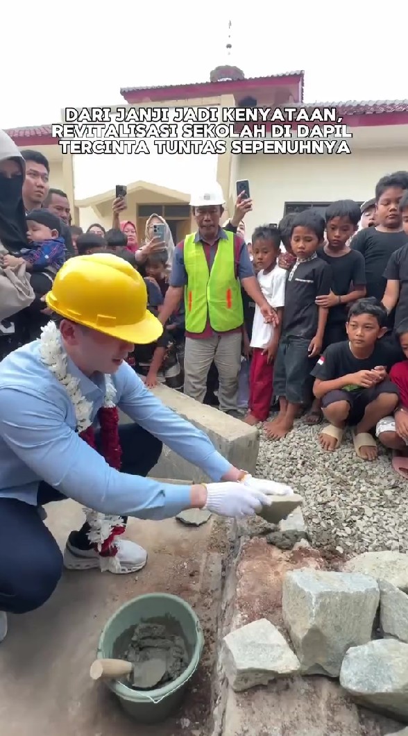 9 Potret Verrell Bramasta turun tangan renovasi sekolah rusak di Jawa Barat, pamer bukti kerja nyata