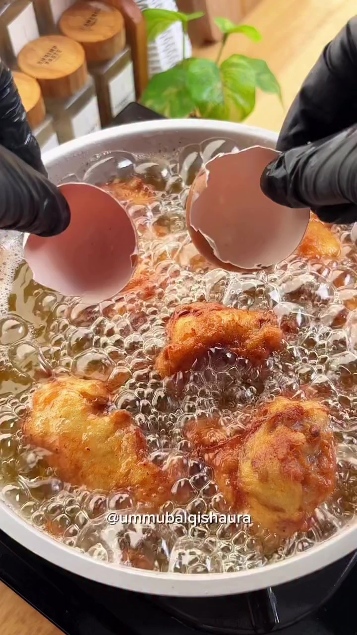 Wajib coba! Ini cara baru cegah minyak kotor saat menggoreng makanan, cukup tambah 1 ampas dapur