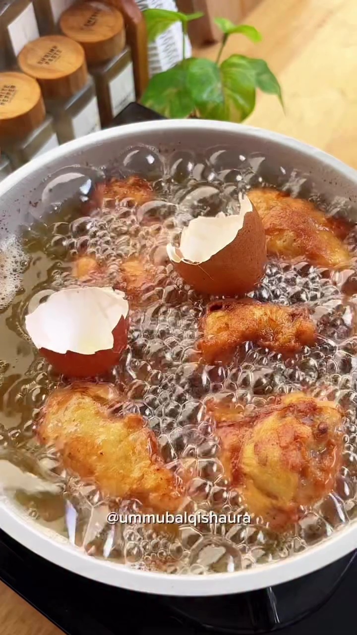 Wajib coba! Ini cara baru cegah minyak kotor saat menggoreng makanan, cukup tambah 1 ampas dapur