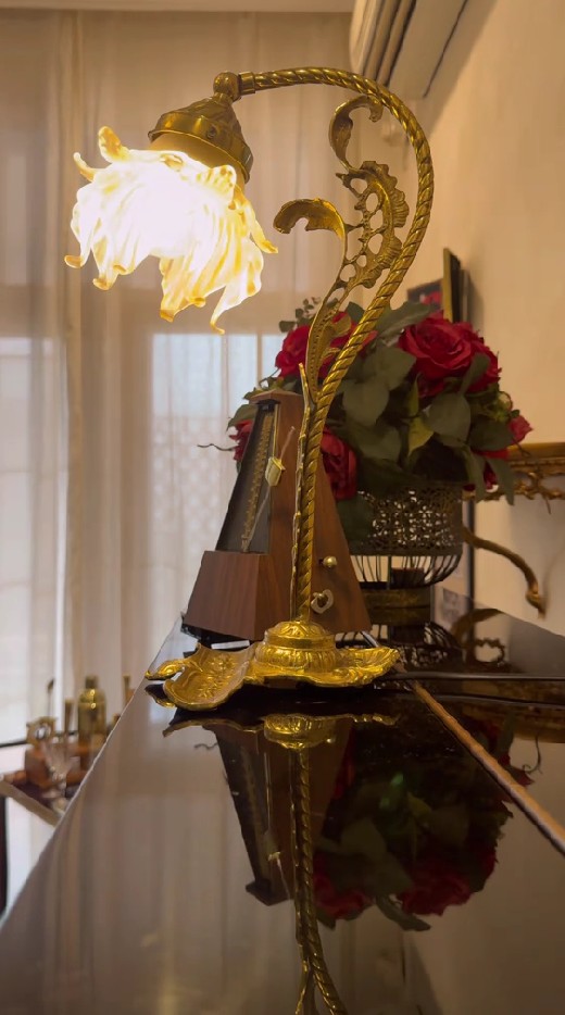 9 Potret rumah baru Ariel Tatum ini bergaya klasik, dibelain nukang sendiri demi interior estetik