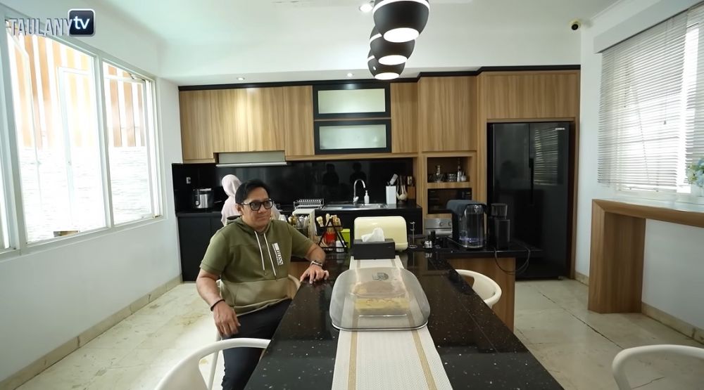 House tour rumah Natasha Rizki, Andre Taulany buka puasa lebih cepat gara-gara dijamu masakan ini
