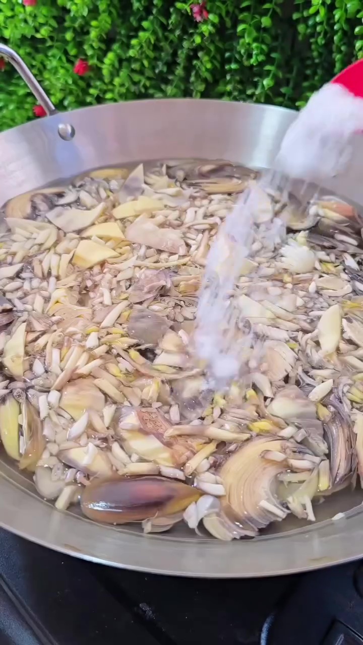 Jantung pisang kerap menghitam saat direbus? Coba tambah garam dan 1 bahan dapur ini biar lebih cerah