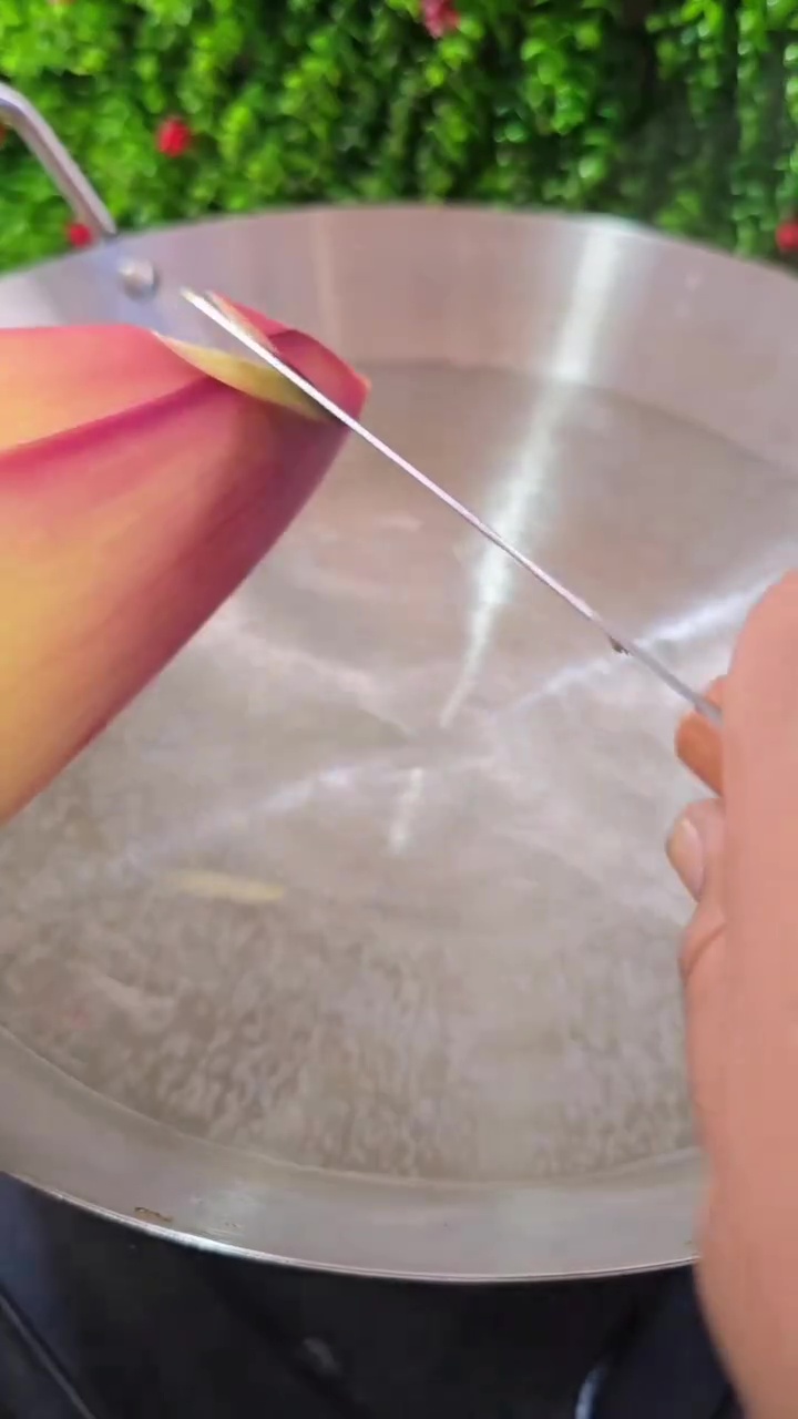 Jantung pisang kerap menghitam saat direbus? Coba tambah garam dan 1 bahan dapur ini biar lebih cerah