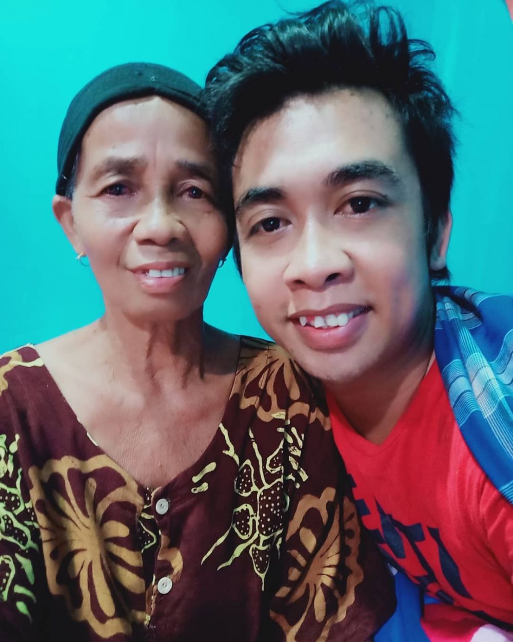 Ibunda telah berpulang, ini 11 potret kenangan Emak Ratu dan Mimi Peri, selalu hangat dan kompak