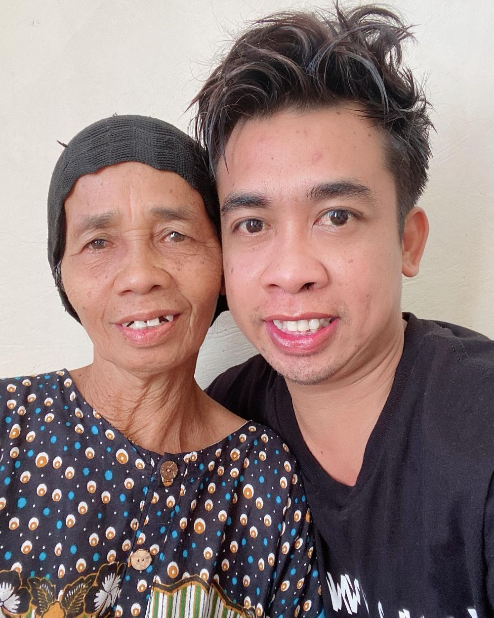 Ibunda telah berpulang, ini 11 potret kenangan Emak Ratu dan Mimi Peri, selalu hangat dan kompak