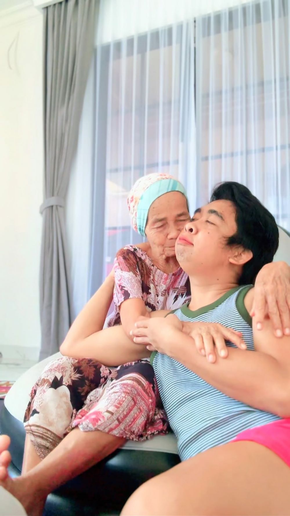 Ibunda telah berpulang, ini 11 potret kenangan Emak Ratu dan Mimi Peri, selalu hangat dan kompak