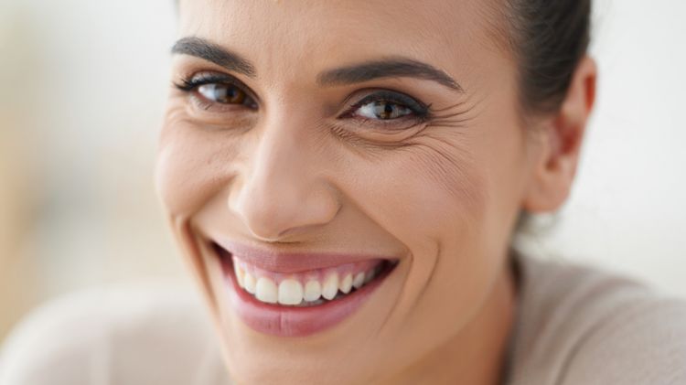 9 Skincare wanita untuk kulit keriput di pipi, wajah kencang lagi bebas kendur di bawah Rp 150 ribu