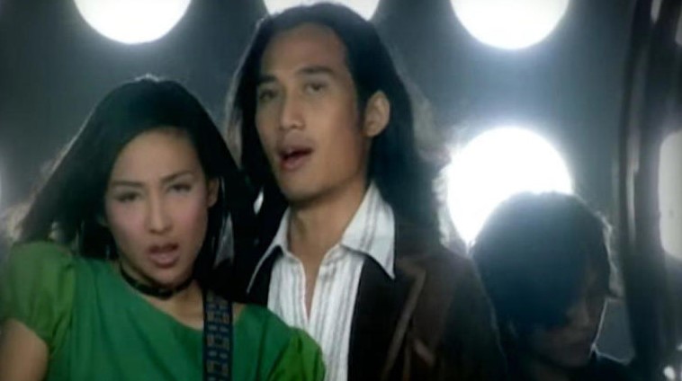 Dulu eksis jadi artis kini mulai dari 0 di Kanada, ini 9 potret lawas Cindy Fatikasari dan suami