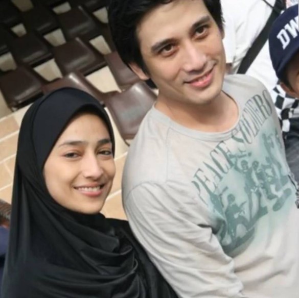 Dulu eksis jadi artis kini mulai dari 0 di Kanada, ini 9 potret lawas Cindy Fatikasari dan suami