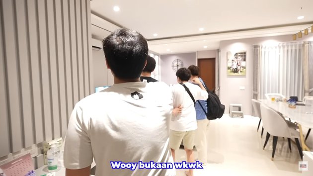 13 Potret rumah kado Jerome Polin buat mendiang ayah sebelum meninggal, mewah di kawasan elit Surabaya